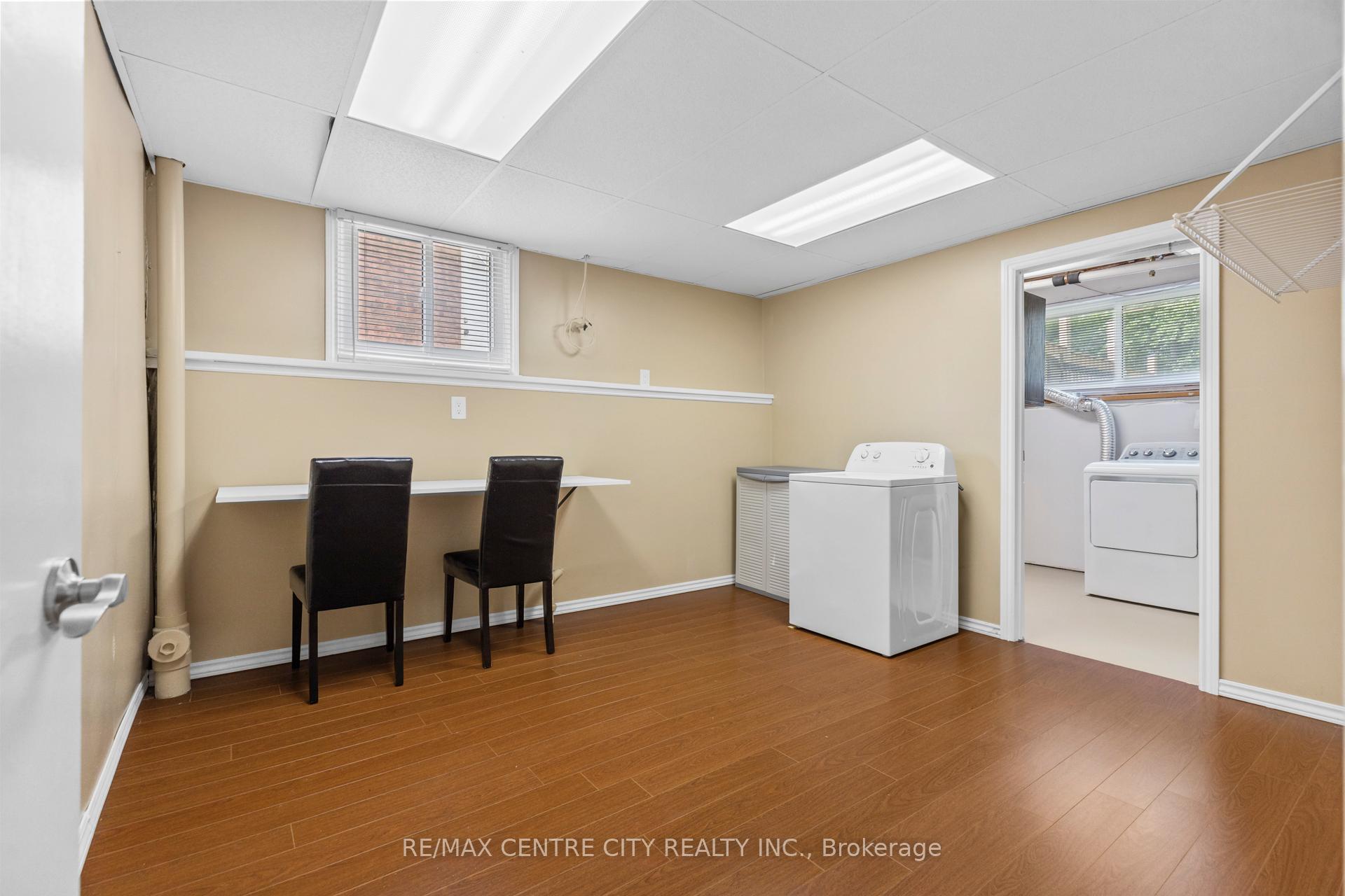 Photo 20 of 32 Lakeview Circle, St. Thomas — HOMEH