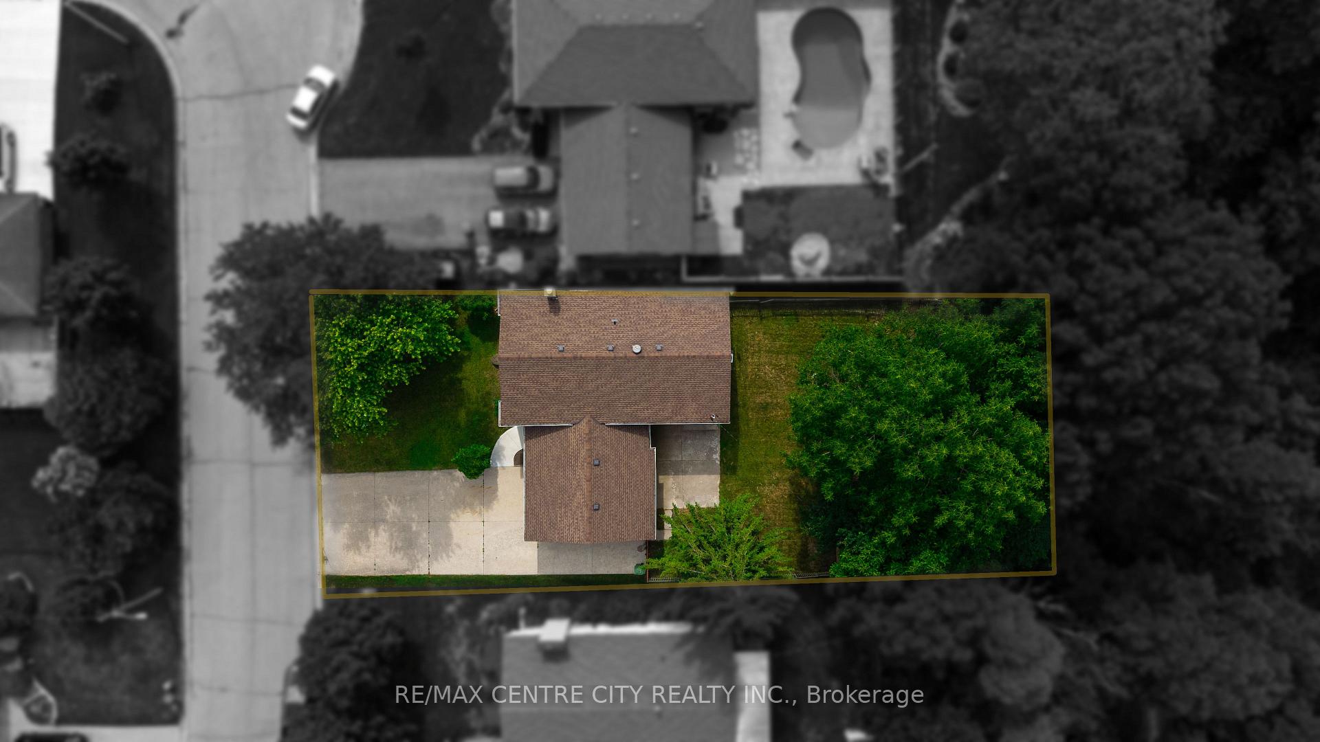 Photo 28 of 32 Lakeview Circle, St. Thomas — HOMEH