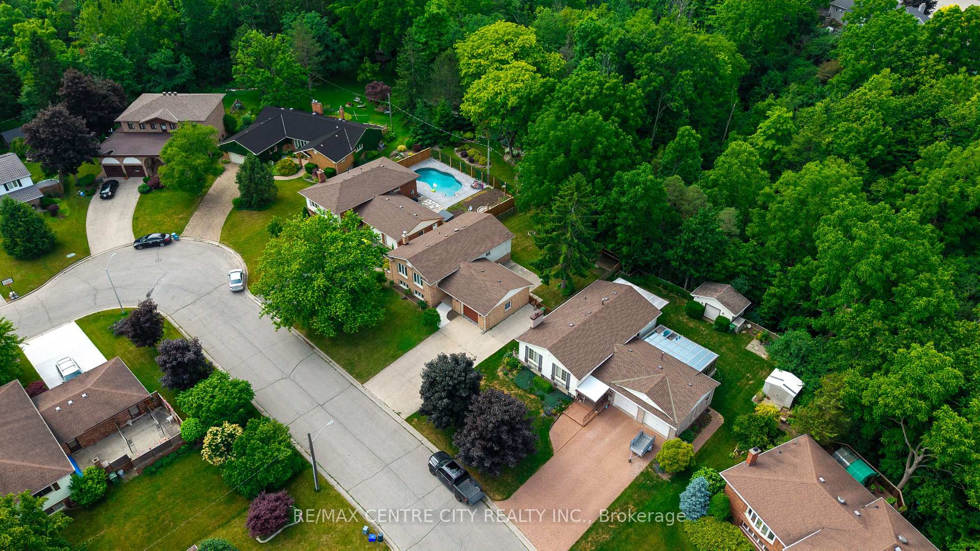 Photo 29 of 32 Lakeview Circle, St. Thomas — HOMEH