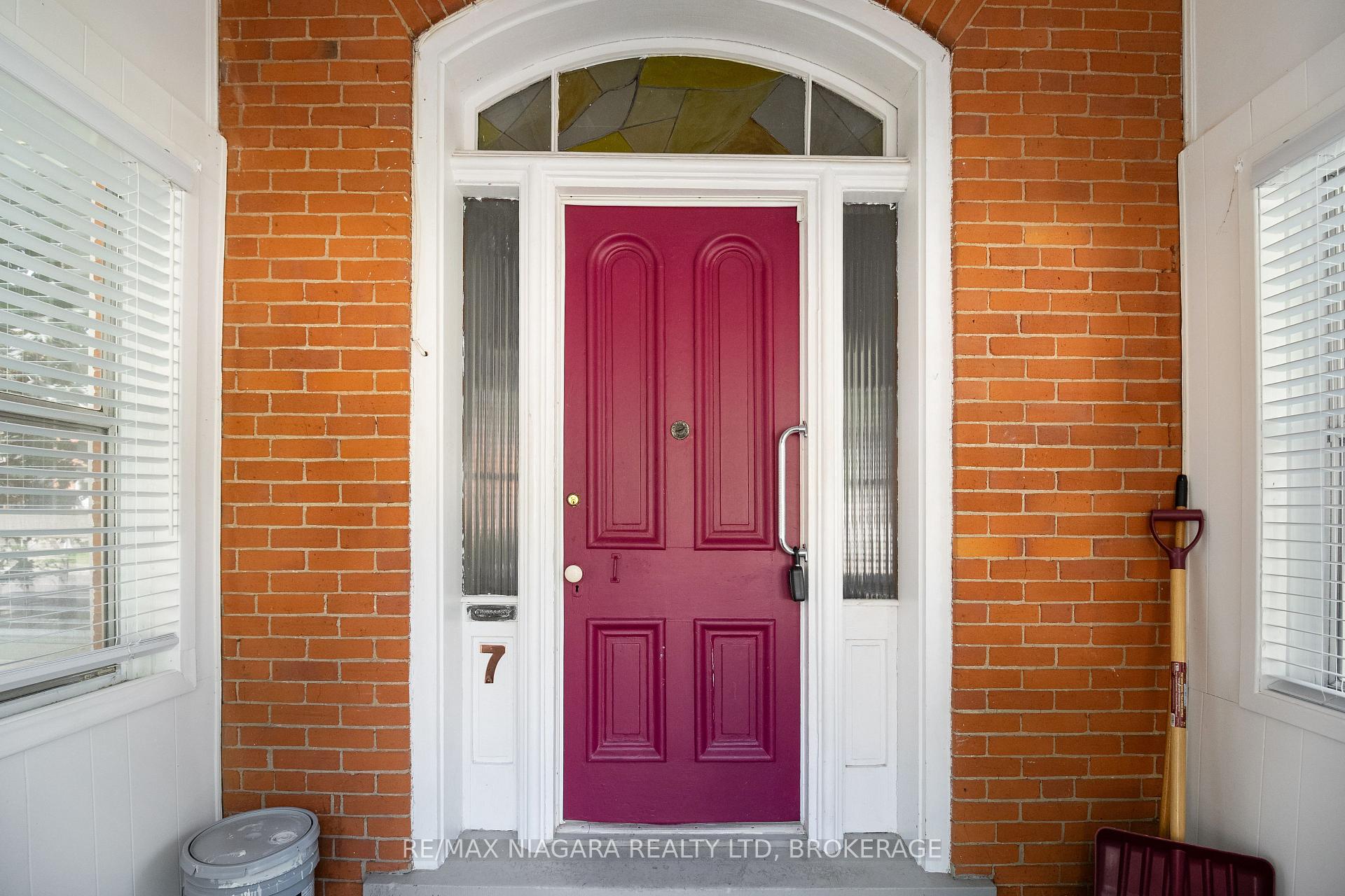 Photo 3 of 7 Tasker Street, St. Catharines, E. Chester — HOMEH