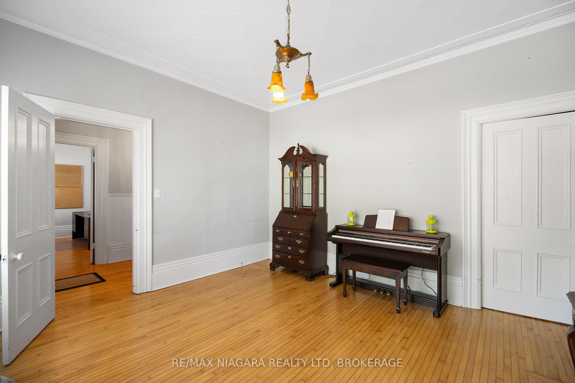 Photo 9 of 7 Tasker Street, St. Catharines, E. Chester — HOMEH