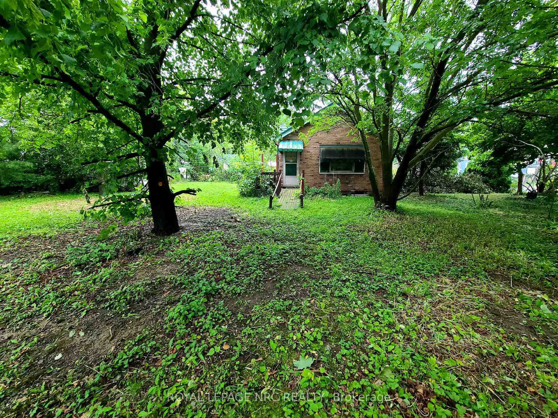 Photo 4 of 19 Eastchester Avenue, St. Catharines, E. Chester — HOMEH