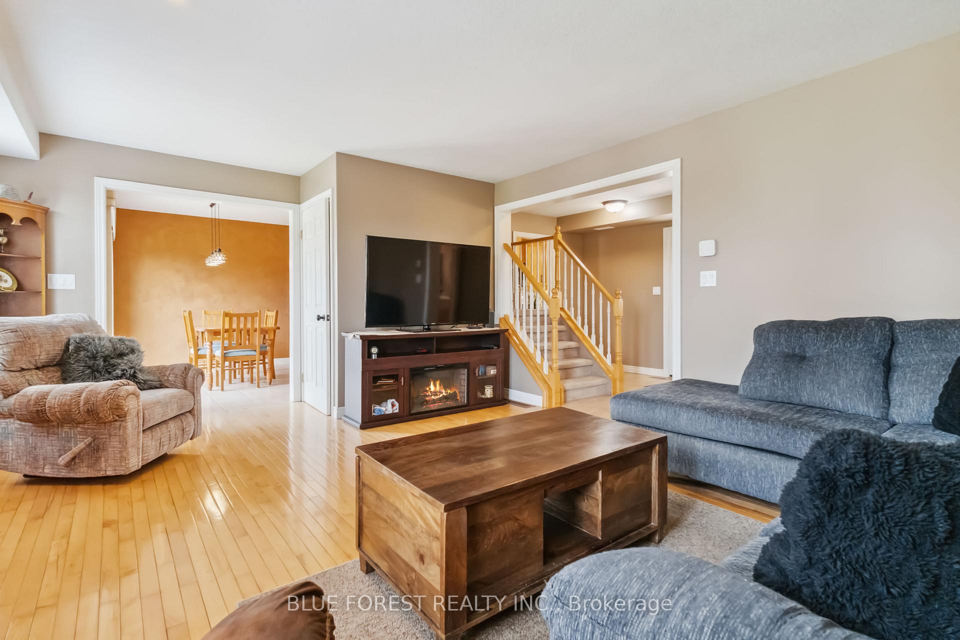 Photo 6 of 1 Riverbank Drive, St. Thomas — HOMEH