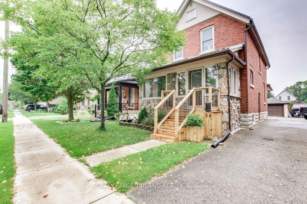Photo 2 of 39 Maple Street, St. Thomas — HOMEH