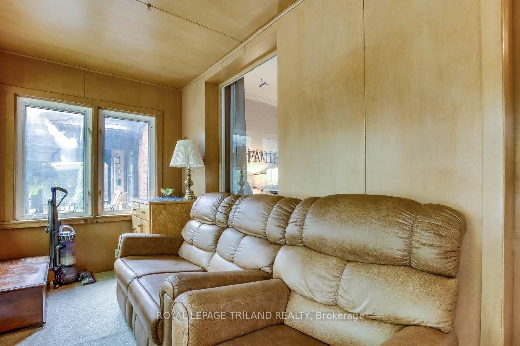 Photo 3 of 39 Maple Street, St. Thomas — HOMEH