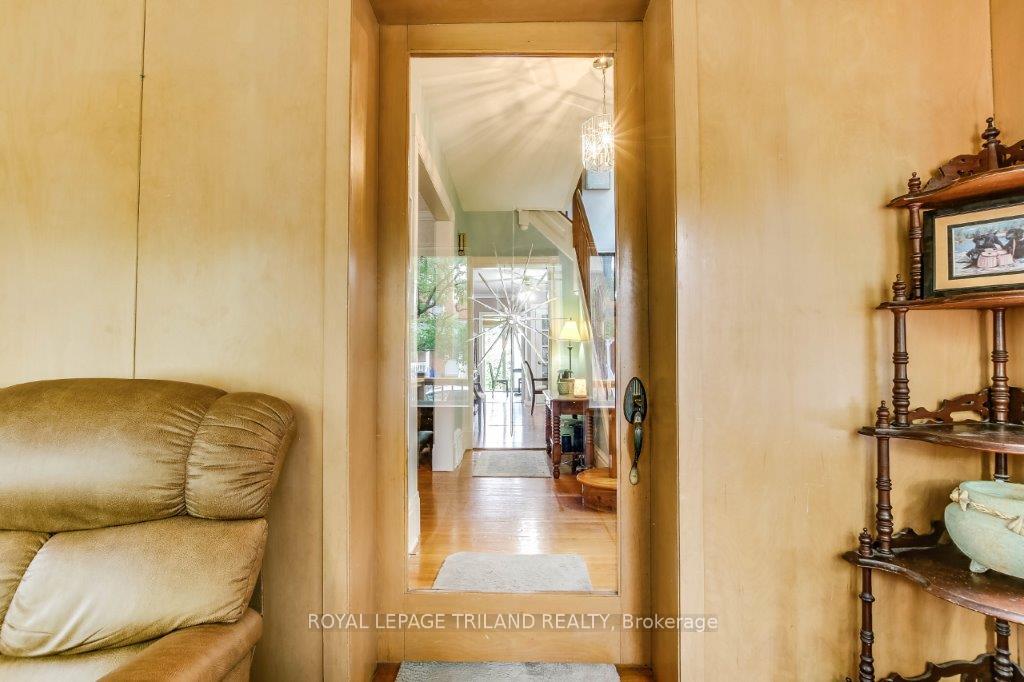 Photo 4 of 39 Maple Street, St. Thomas — HOMEH