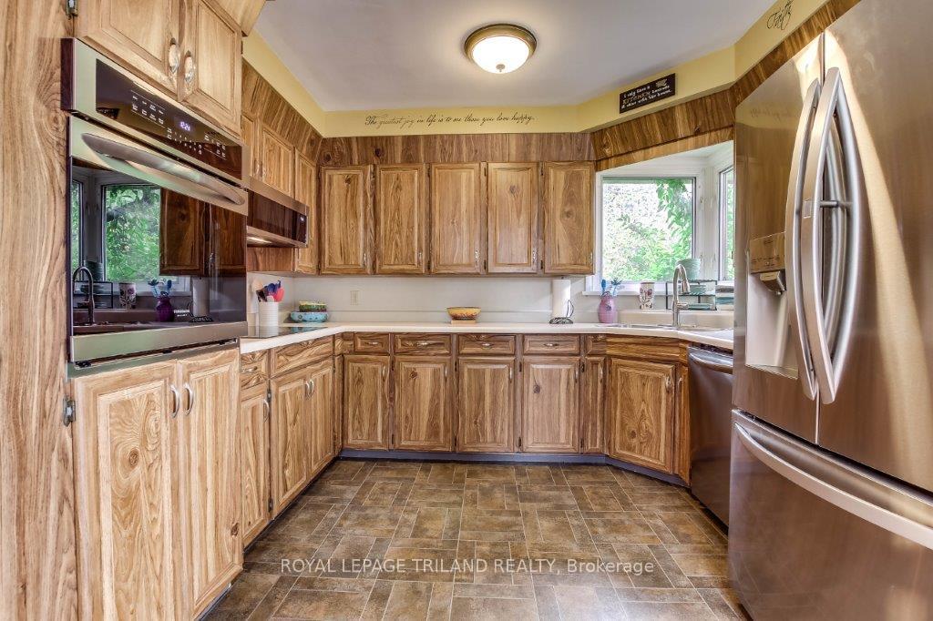 Photo 12 of 39 Maple Street, St. Thomas — HOMEH