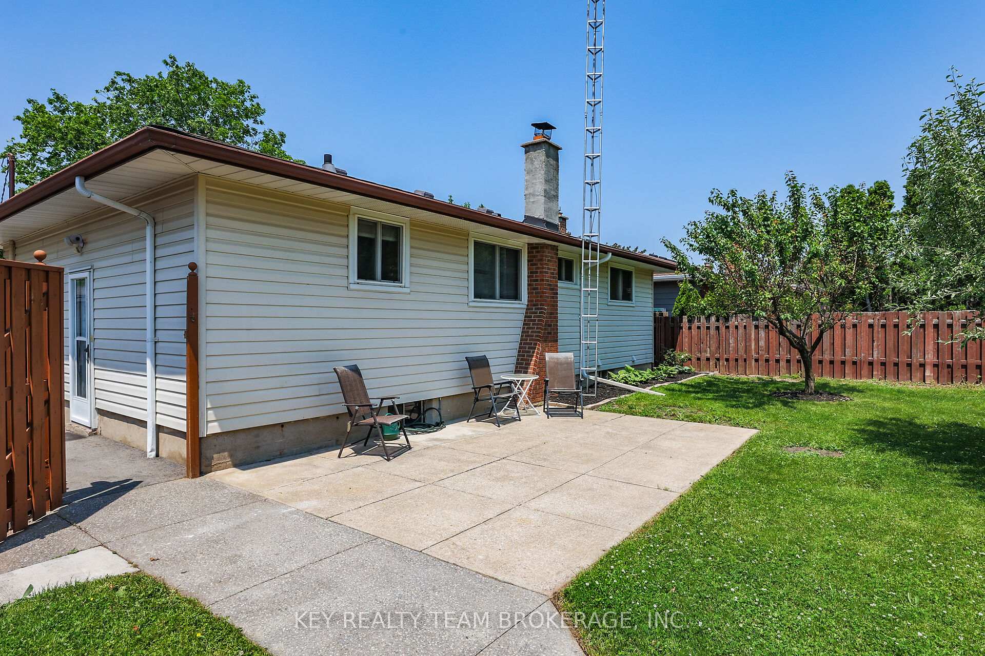 Photo 5 of 20 Huntley Crescent, St. Catharines, Carlton/Bunting — HOMEH