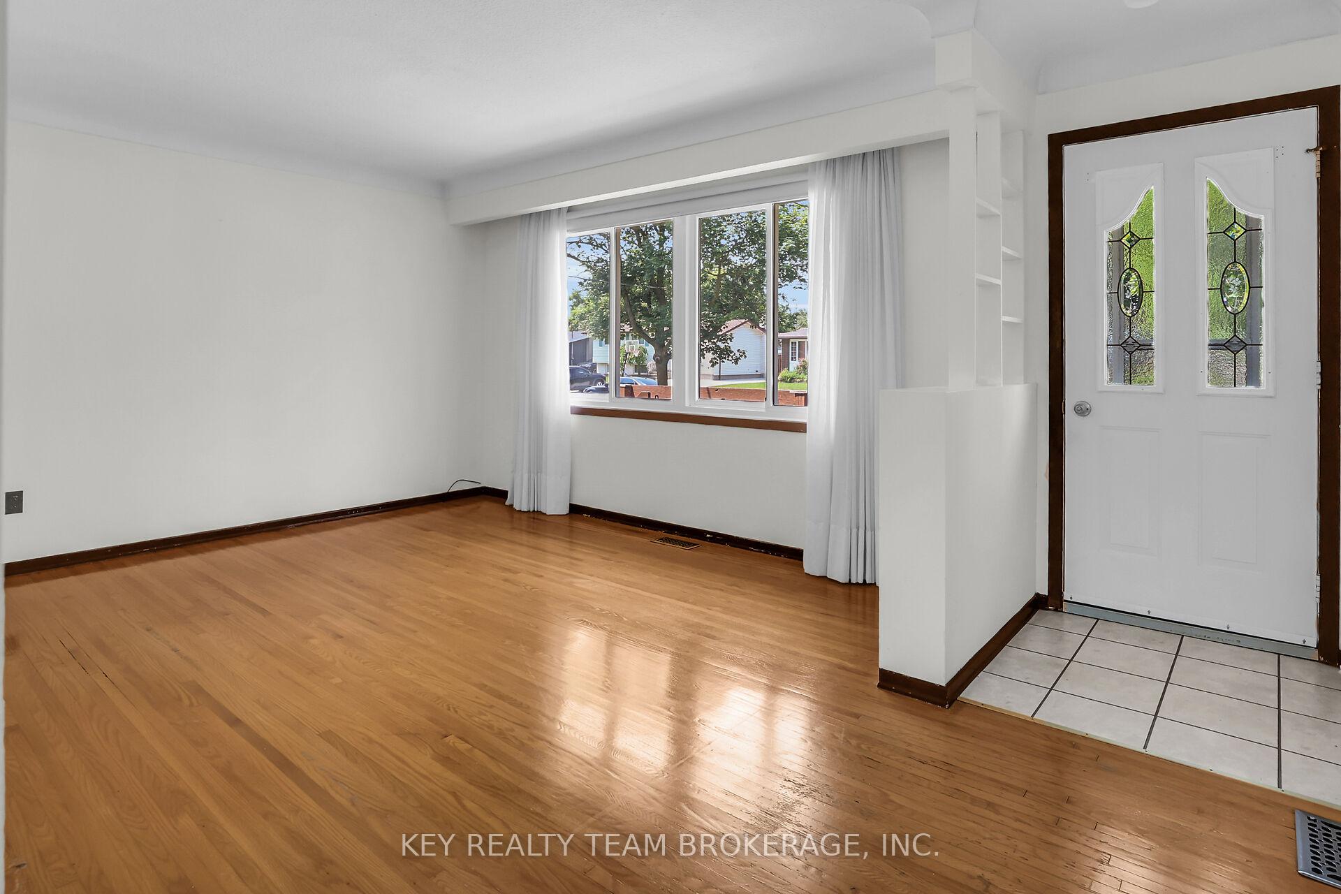 Photo 8 of 20 Huntley Crescent, St. Catharines, Carlton/Bunting — HOMEH