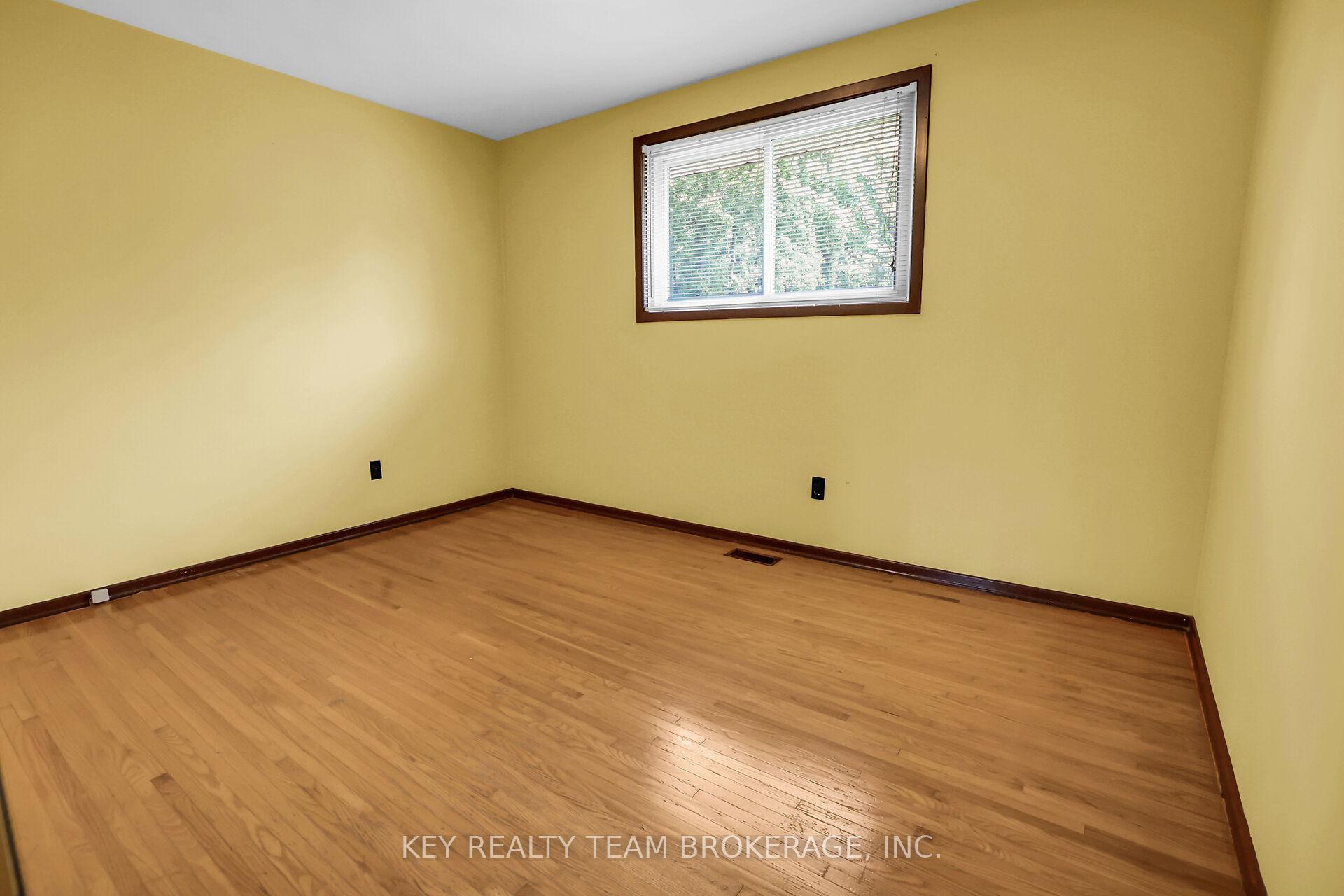 Photo 18 of 20 Huntley Crescent, St. Catharines, Carlton/Bunting — HOMEH