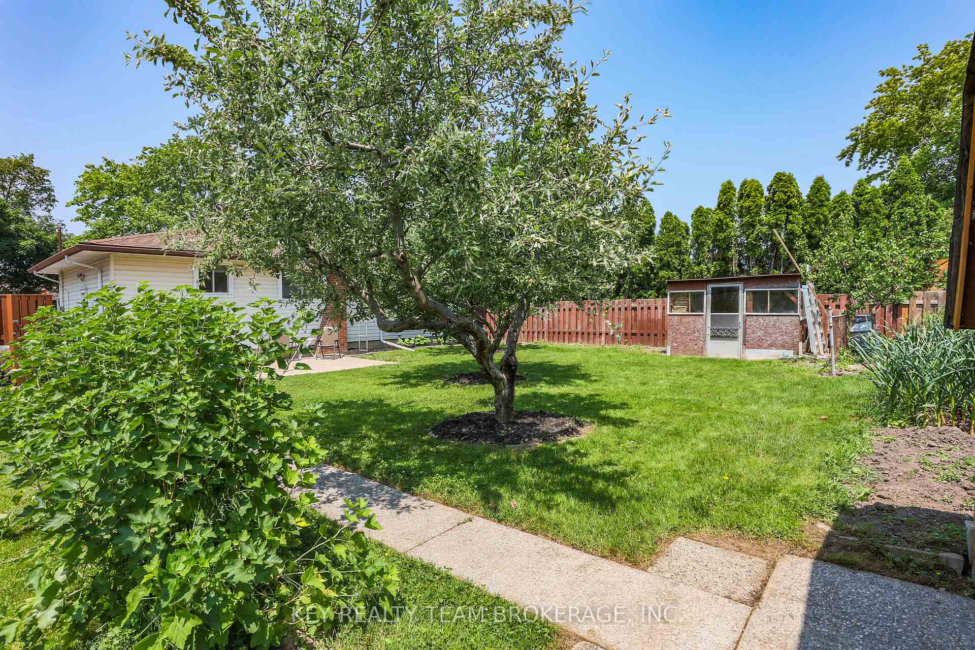 Photo 44 of 20 Huntley Crescent, St. Catharines, Carlton/Bunting — HOMEH