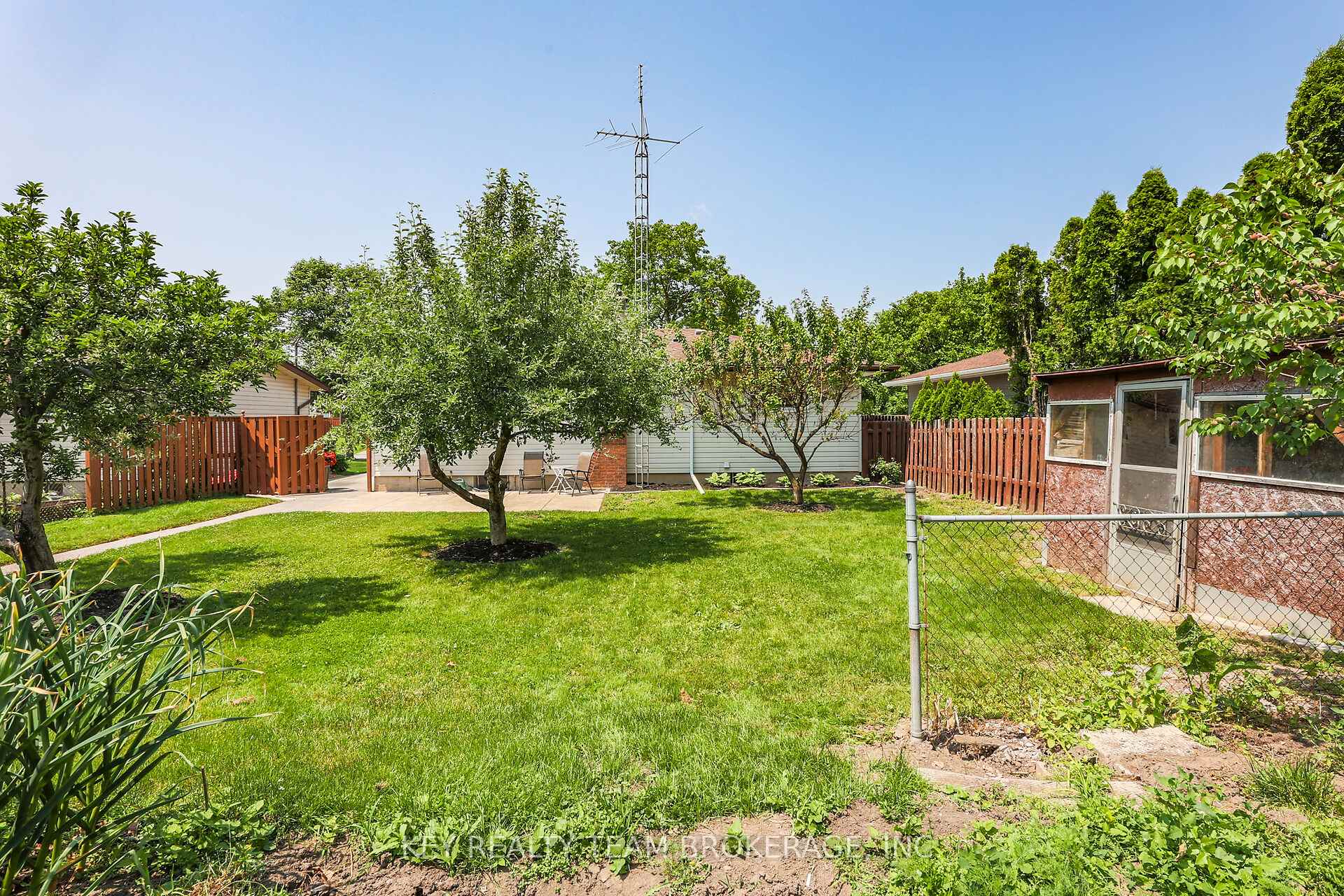 Photo 47 of 20 Huntley Crescent, St. Catharines, Carlton/Bunting — HOMEH