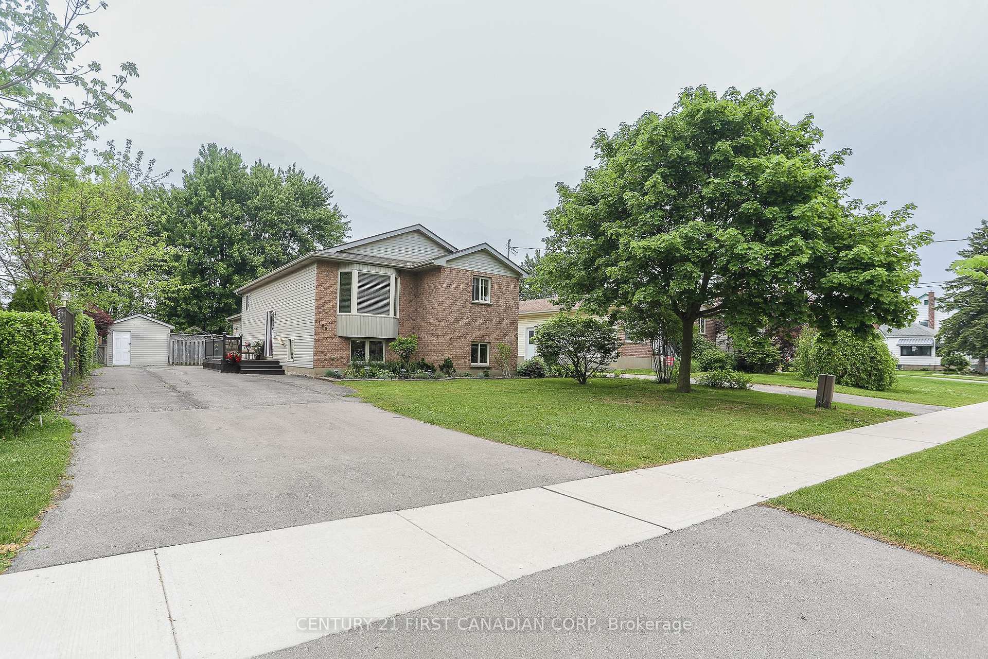 Photo 2 of 168 Forest Avenue, St. Thomas — HOMEH