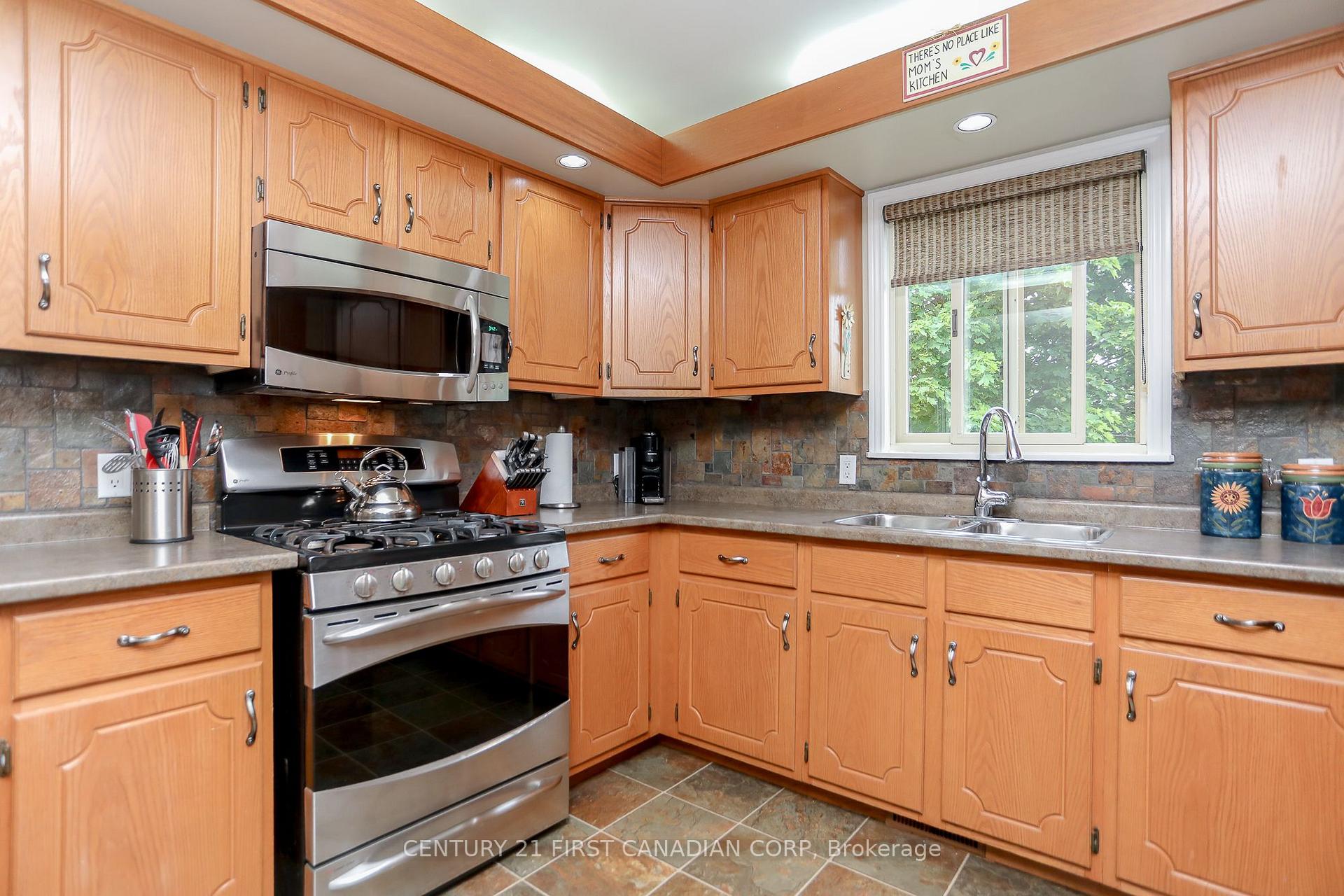 Photo 11 of 168 Forest Avenue, St. Thomas — HOMEH