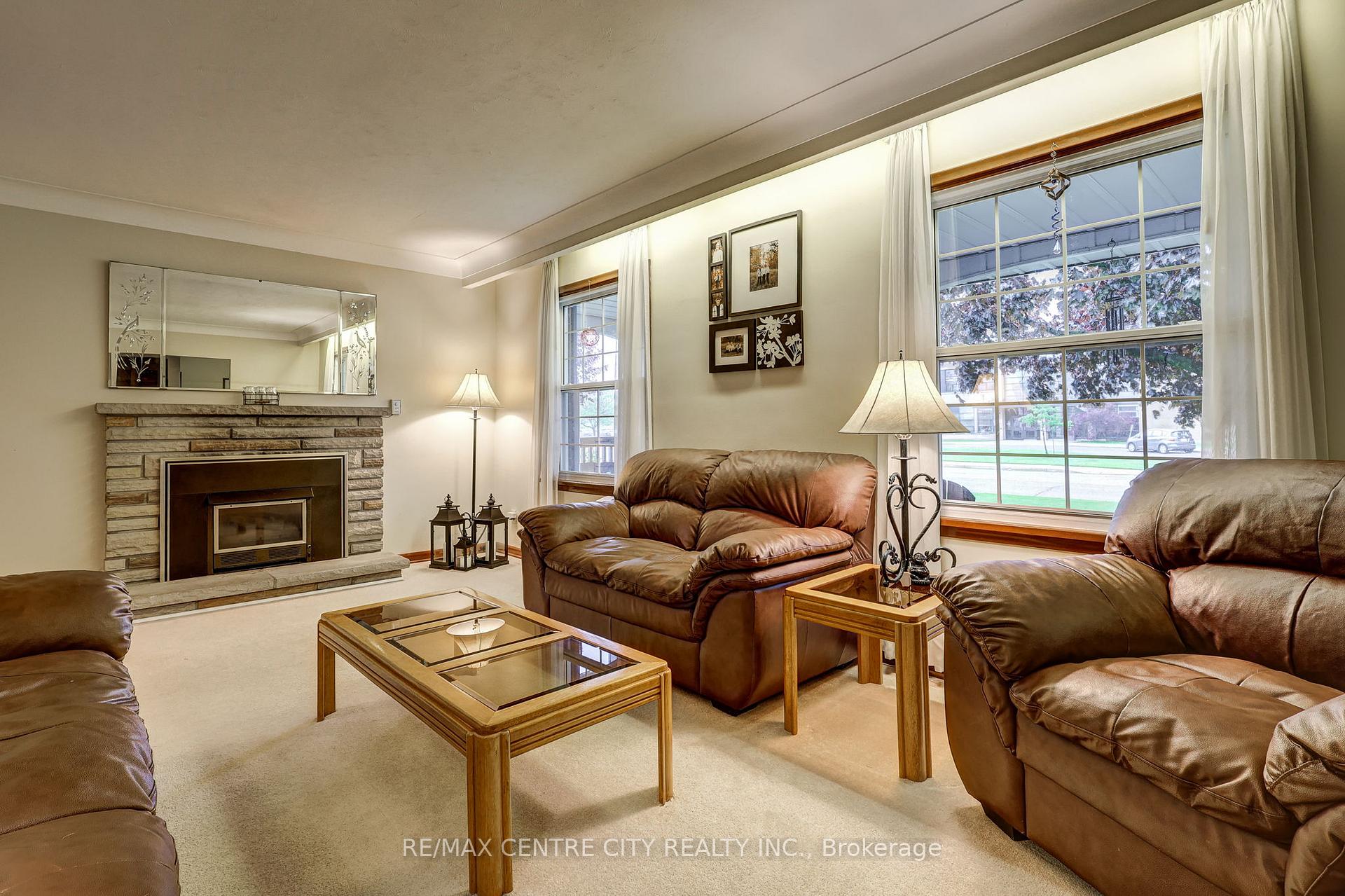 Photo 6 of 182 Chestnut Street, St. Thomas — HOMEH