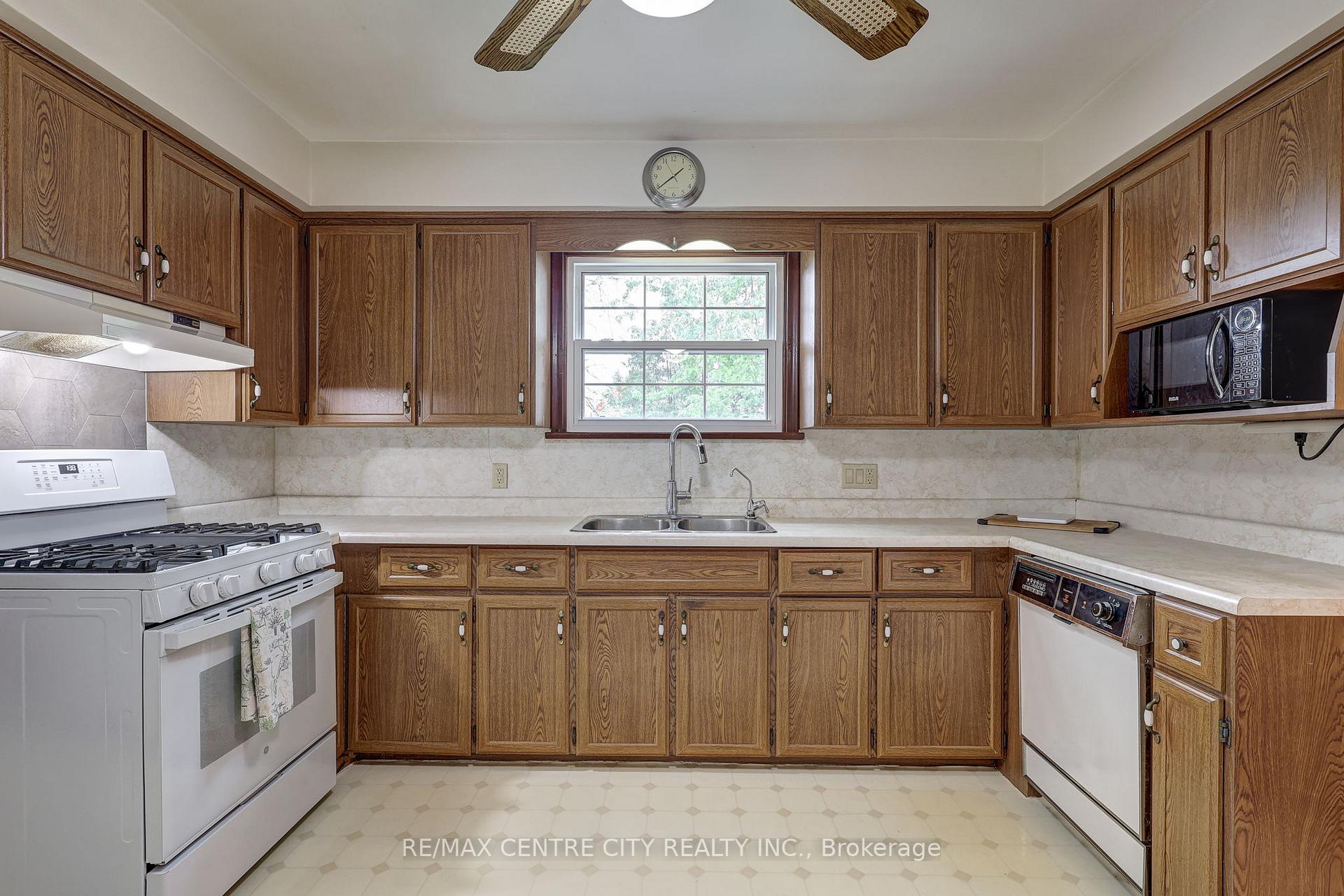 Photo 10 of 182 Chestnut Street, St. Thomas — HOMEH