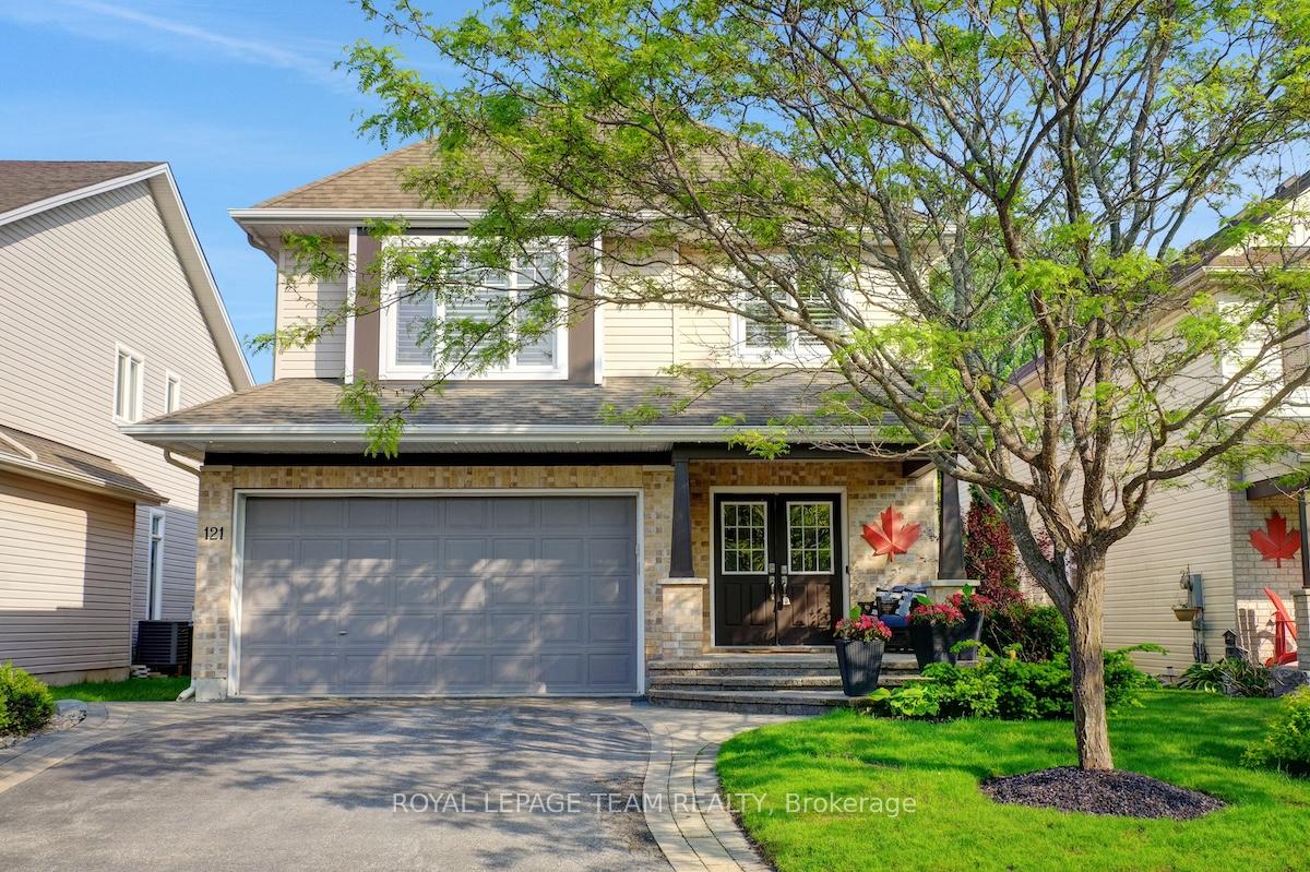 Front of 121 Bandelier Way