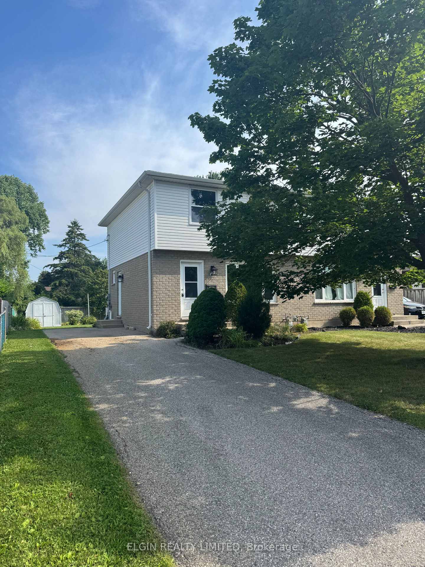 Photo 2 of 39 Vanier Place, St. Thomas — HOMEH