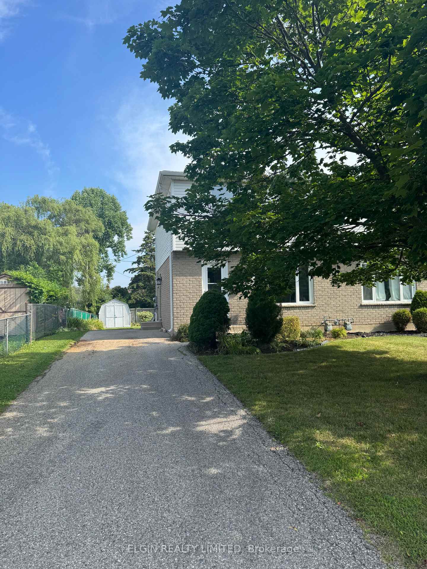 Photo 3 of 39 Vanier Place, St. Thomas — HOMEH