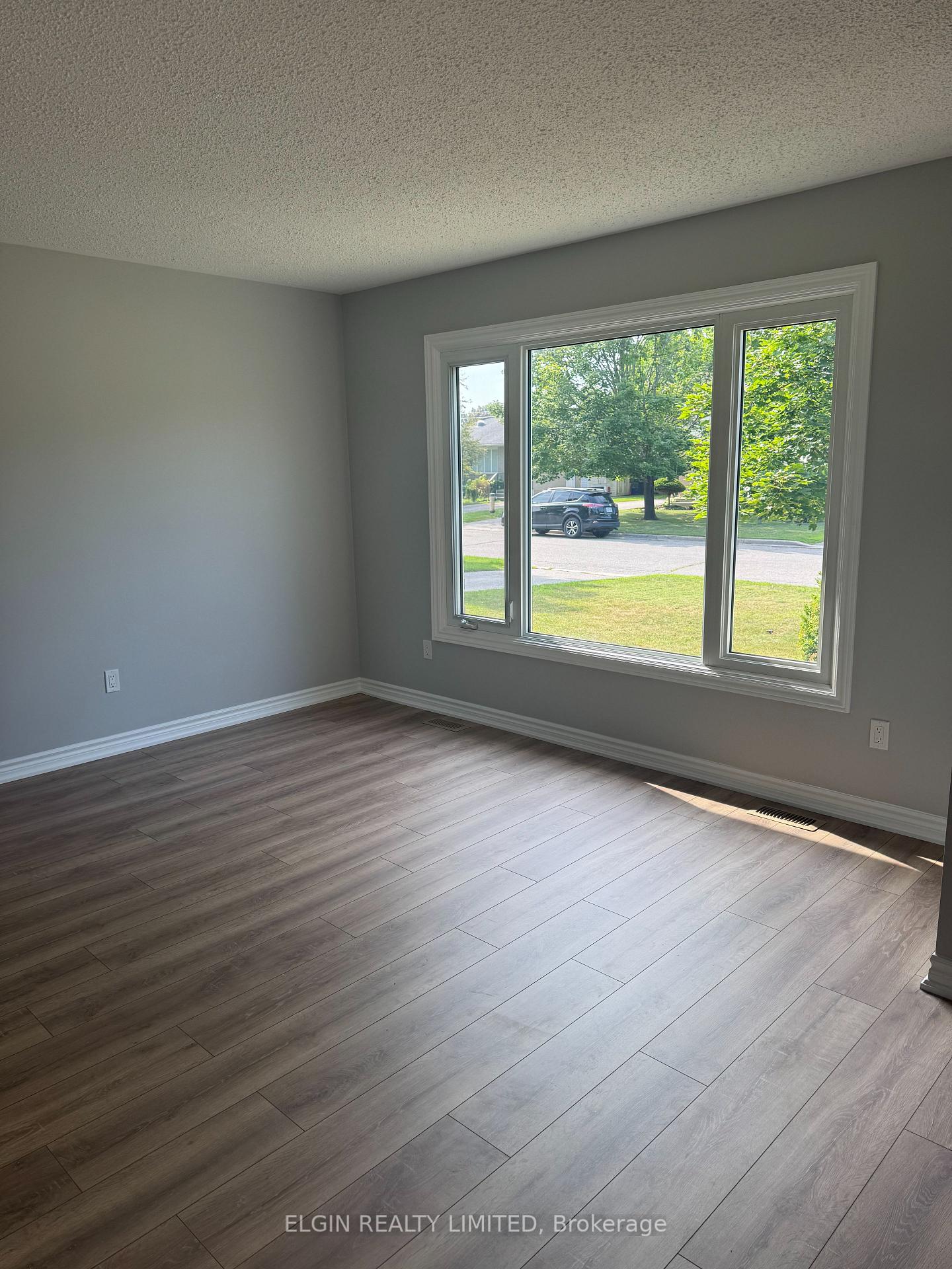 Photo 7 of 39 Vanier Place, St. Thomas — HOMEH