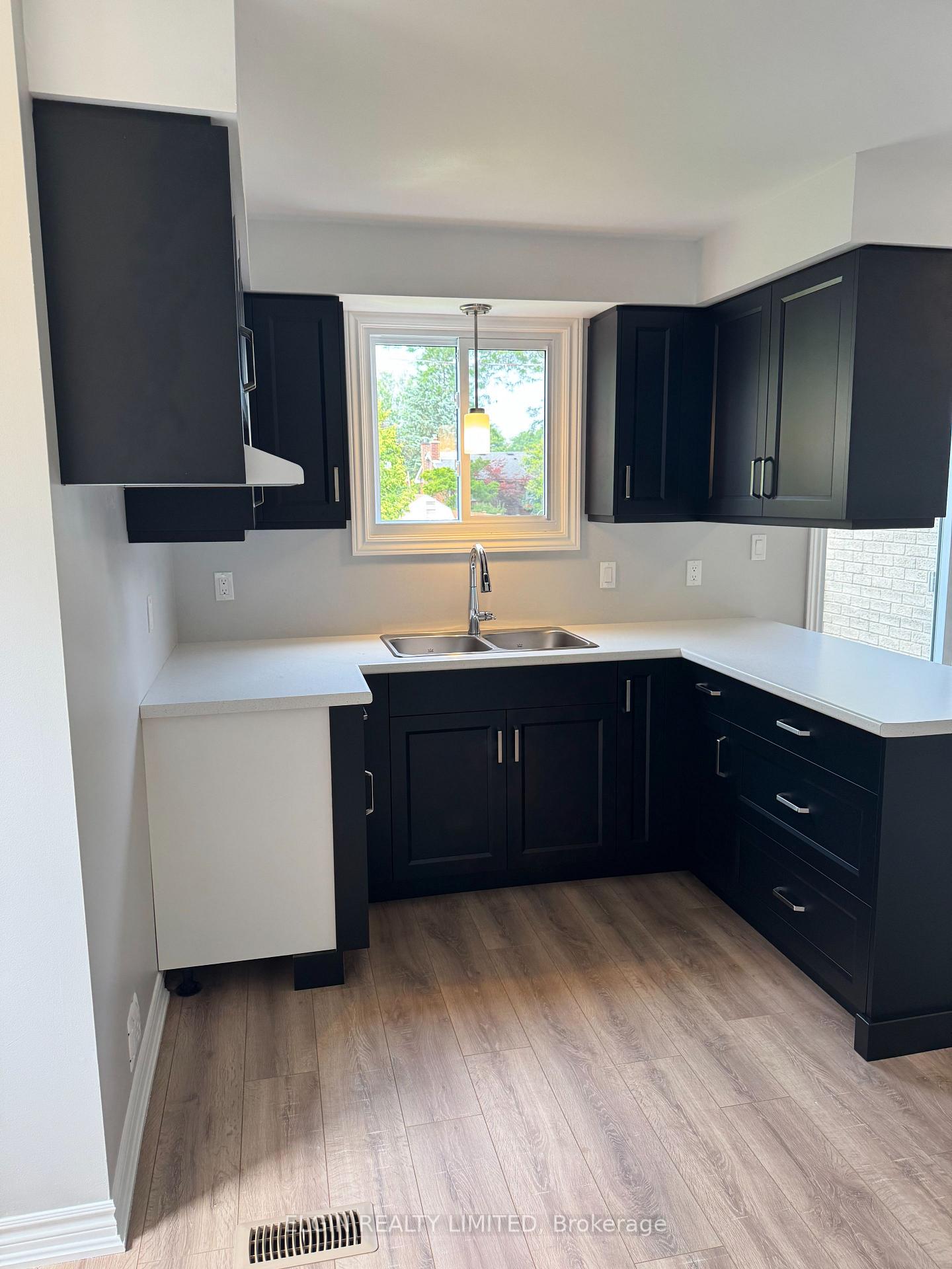 Photo 10 of 39 Vanier Place, St. Thomas — HOMEH