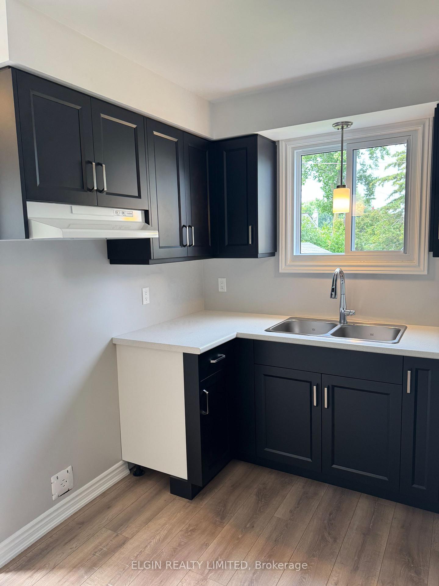 Photo 11 of 39 Vanier Place, St. Thomas — HOMEH