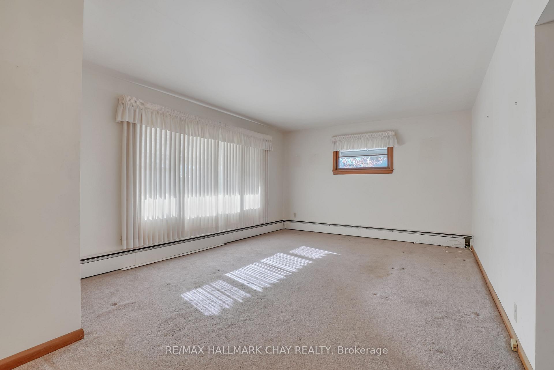 Photo 3 of 20 Peter Street, Springwater, Elmvale — HOMEH