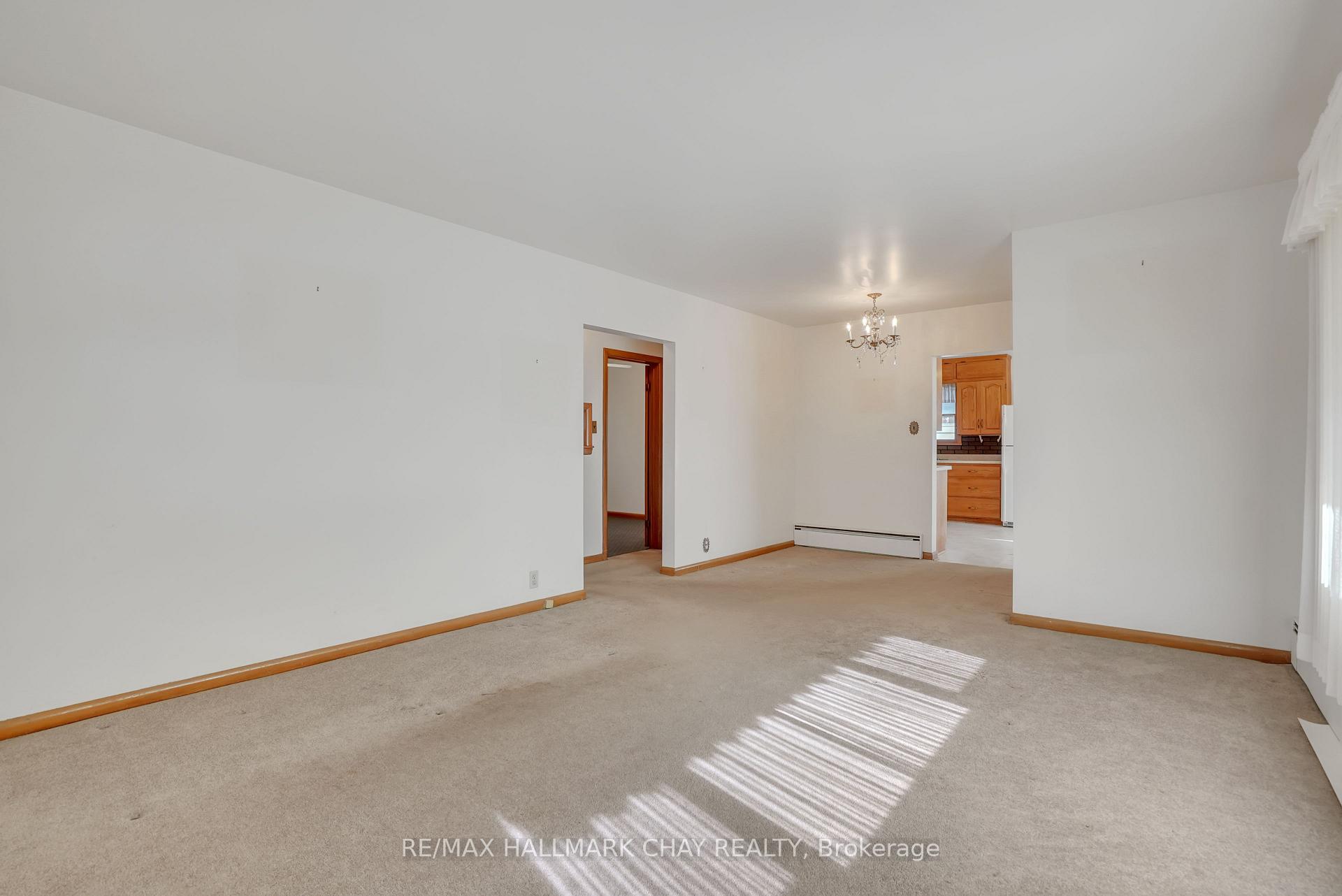 Photo 6 of 20 Peter Street, Springwater, Elmvale — HOMEH