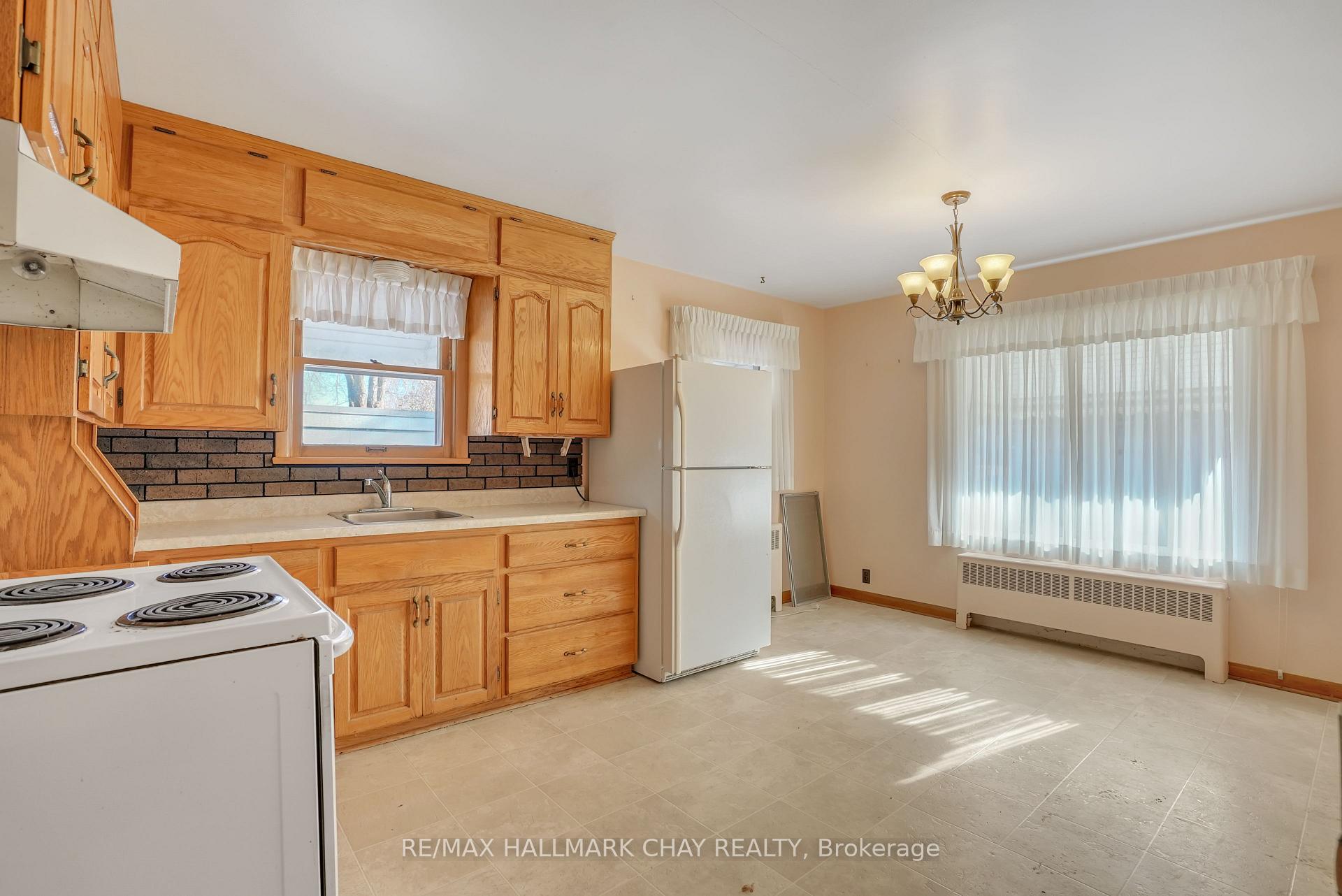 Photo 7 of 20 Peter Street, Springwater, Elmvale — HOMEH