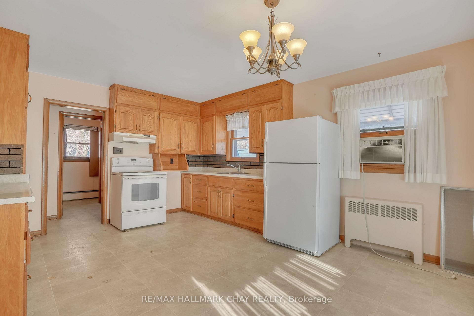 Photo 9 of 20 Peter Street, Springwater, Elmvale — HOMEH