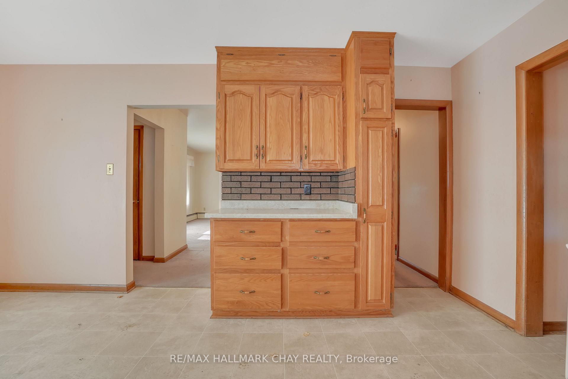 Photo 11 of 20 Peter Street, Springwater, Elmvale — HOMEH