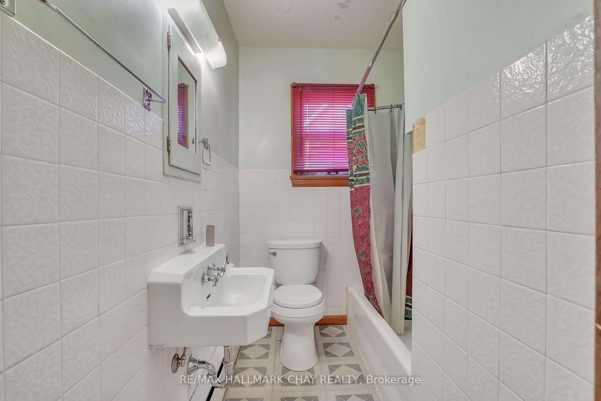 Photo 14 of 20 Peter Street, Springwater, Elmvale — HOMEH