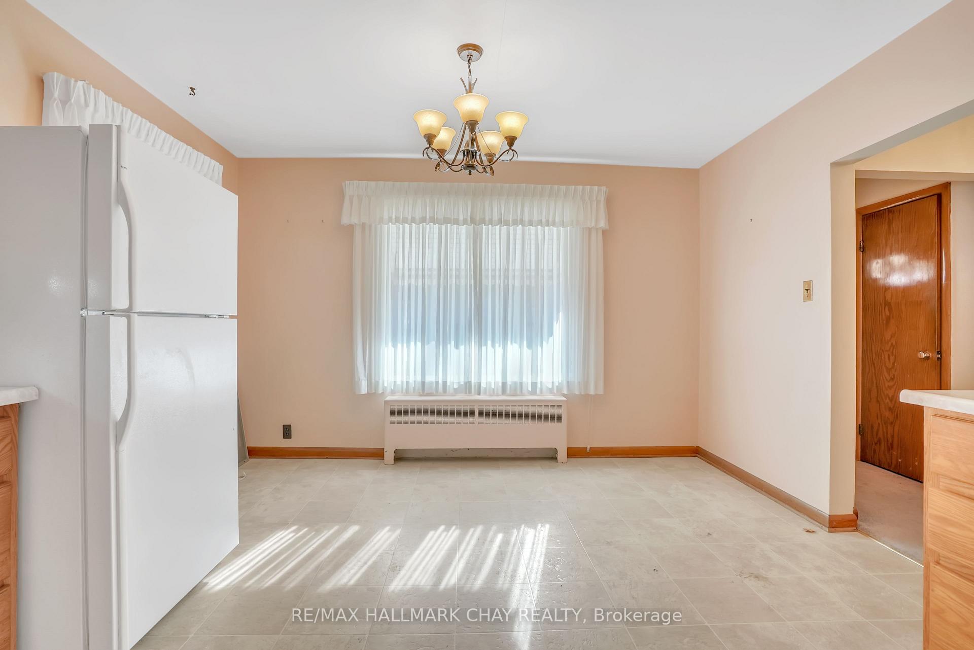 Photo 17 of 20 Peter Street, Springwater, Elmvale — HOMEH
