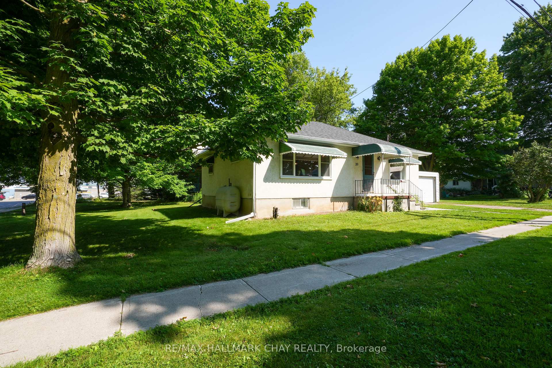 Photo 23 of 20 Peter Street, Springwater, Elmvale — HOMEH