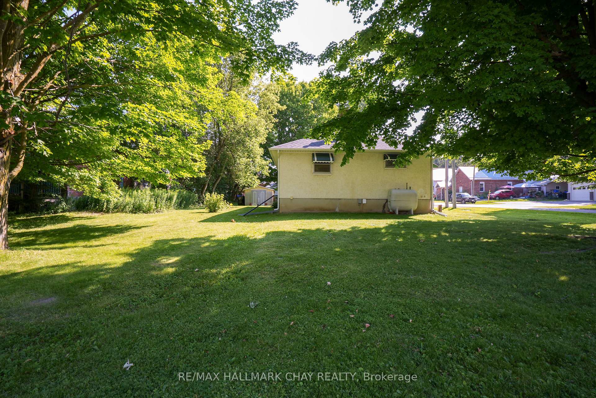 Photo 24 of 20 Peter Street, Springwater, Elmvale — HOMEH
