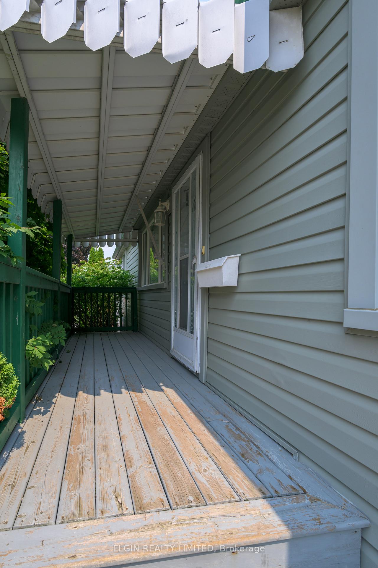 Photo 3 of 44 First Avenue, St. Thomas — HOMEH