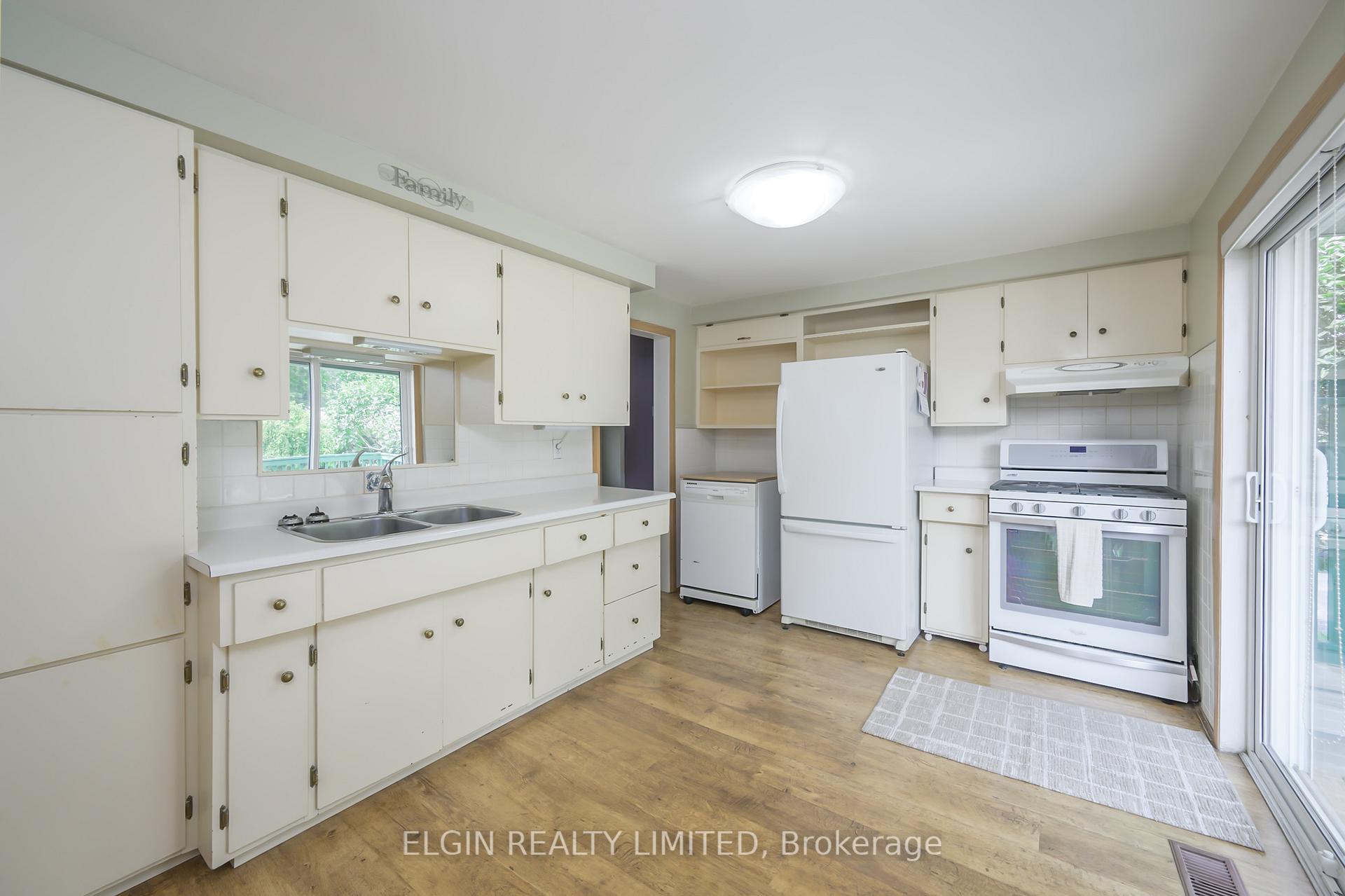 Photo 11 of 44 First Avenue, St. Thomas — HOMEH