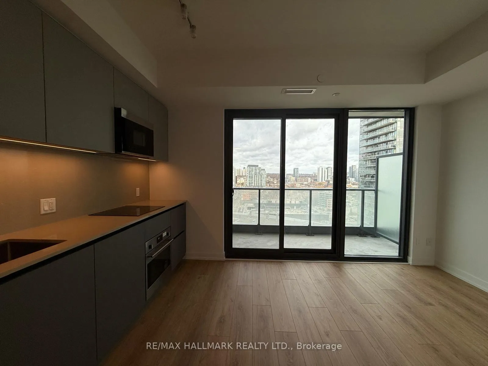 Photo 4 of Unit 1810, 35 Parliament Street, Toronto, Waterfront Communities — HOMEH
