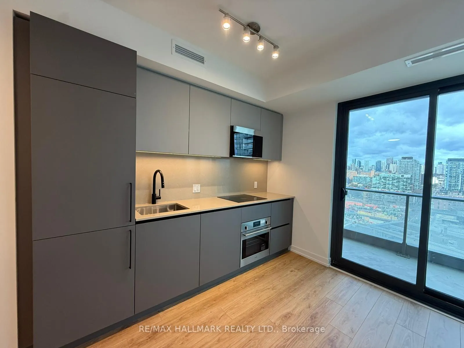 Photo 5 of Unit 1810, 35 Parliament Street, Toronto, Waterfront Communities — HOMEH