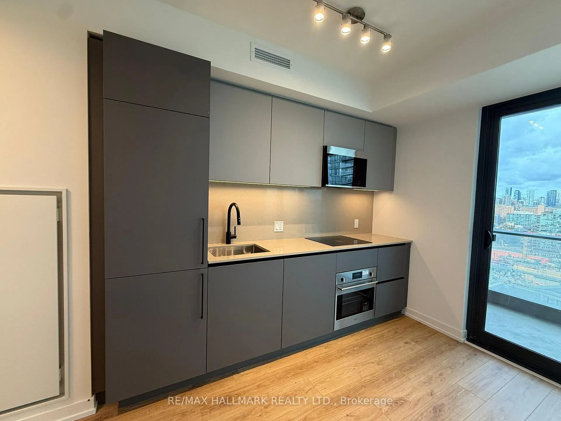 Photo 8 of Unit 1810, 35 Parliament Street, Toronto, Waterfront Communities — HOMEH