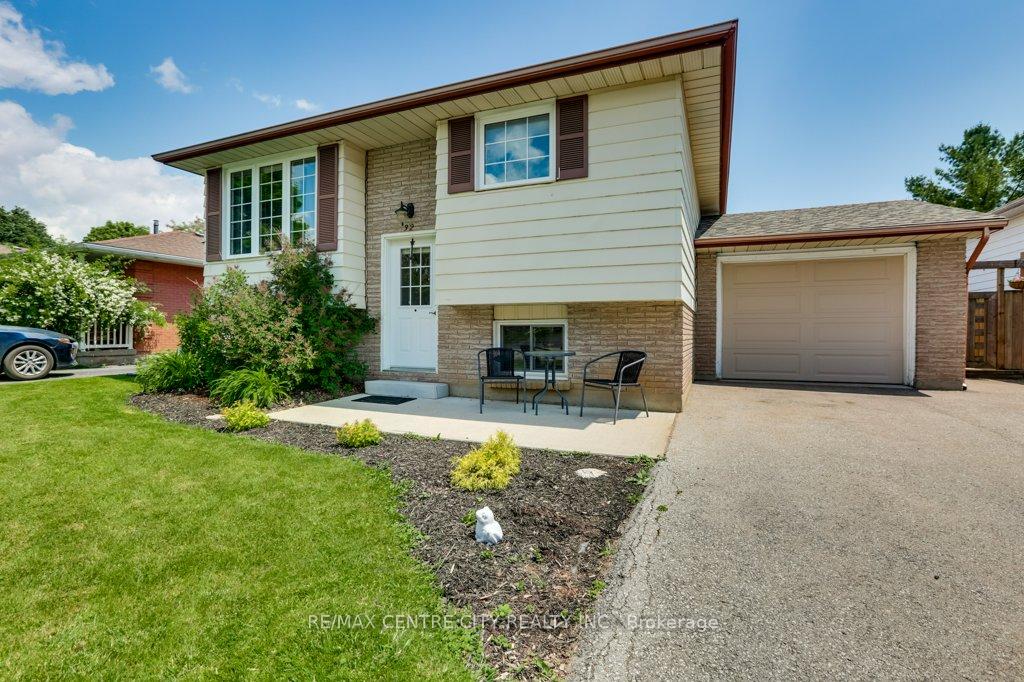 Photo 3 of 32 McLarty Drive, St. Thomas — HOMEH