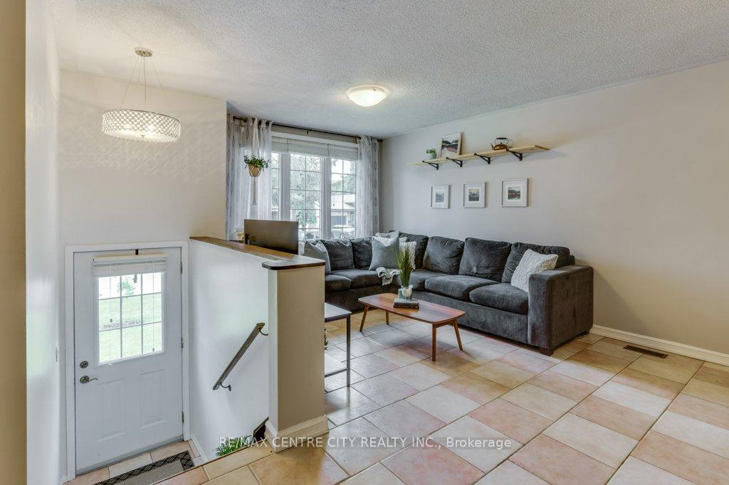Photo 4 of 32 McLarty Drive, St. Thomas — HOMEH