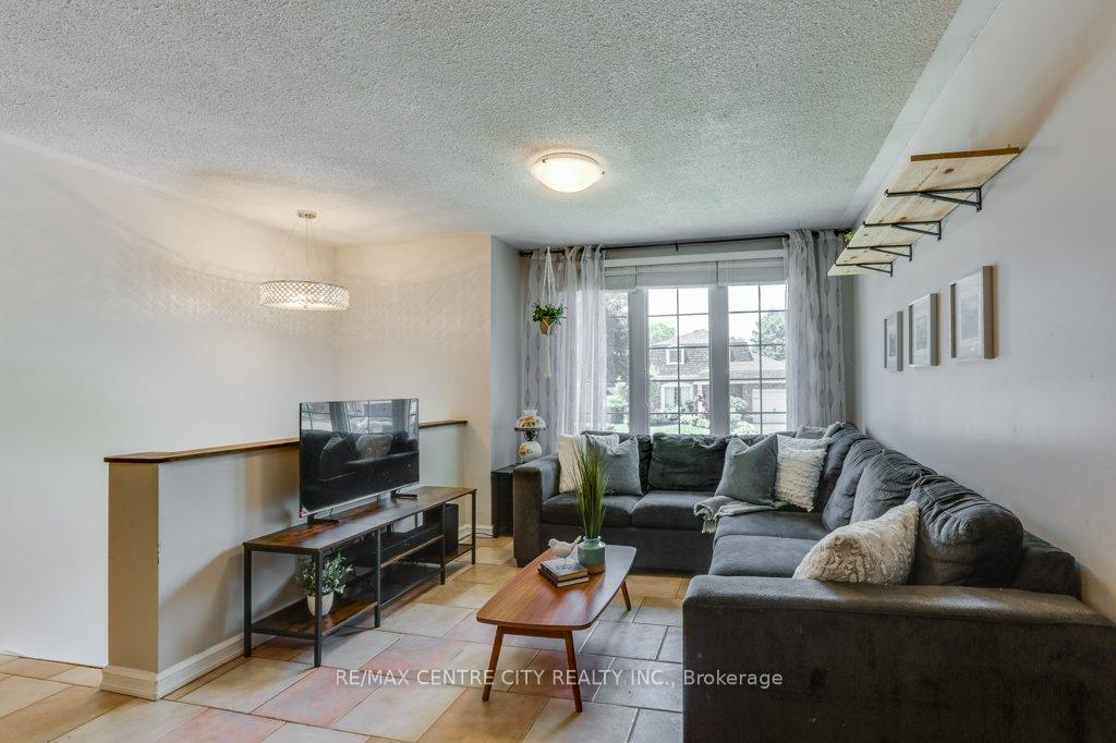 Photo 5 of 32 McLarty Drive, St. Thomas — HOMEH