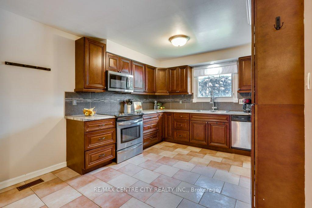 Photo 8 of 32 McLarty Drive, St. Thomas — HOMEH