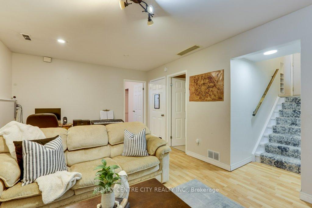 Photo 19 of 32 McLarty Drive, St. Thomas — HOMEH