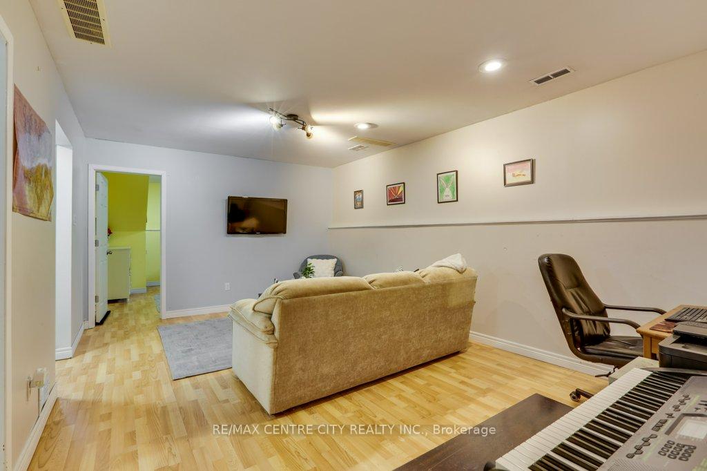 Photo 20 of 32 McLarty Drive, St. Thomas — HOMEH