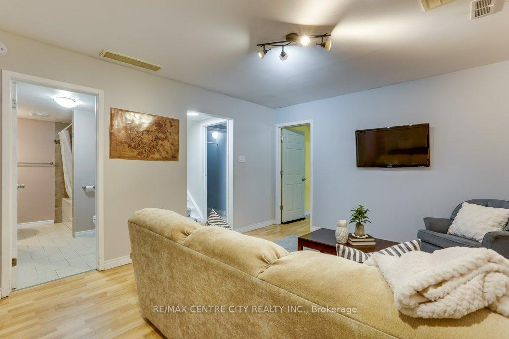 Photo 21 of 32 McLarty Drive, St. Thomas — HOMEH