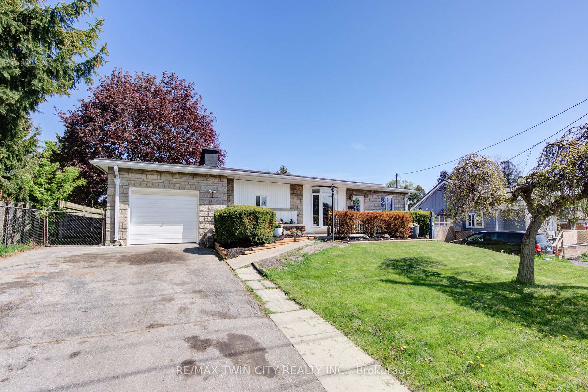 Photo 2 of 166 Elm Street, St. Thomas — HOMEH