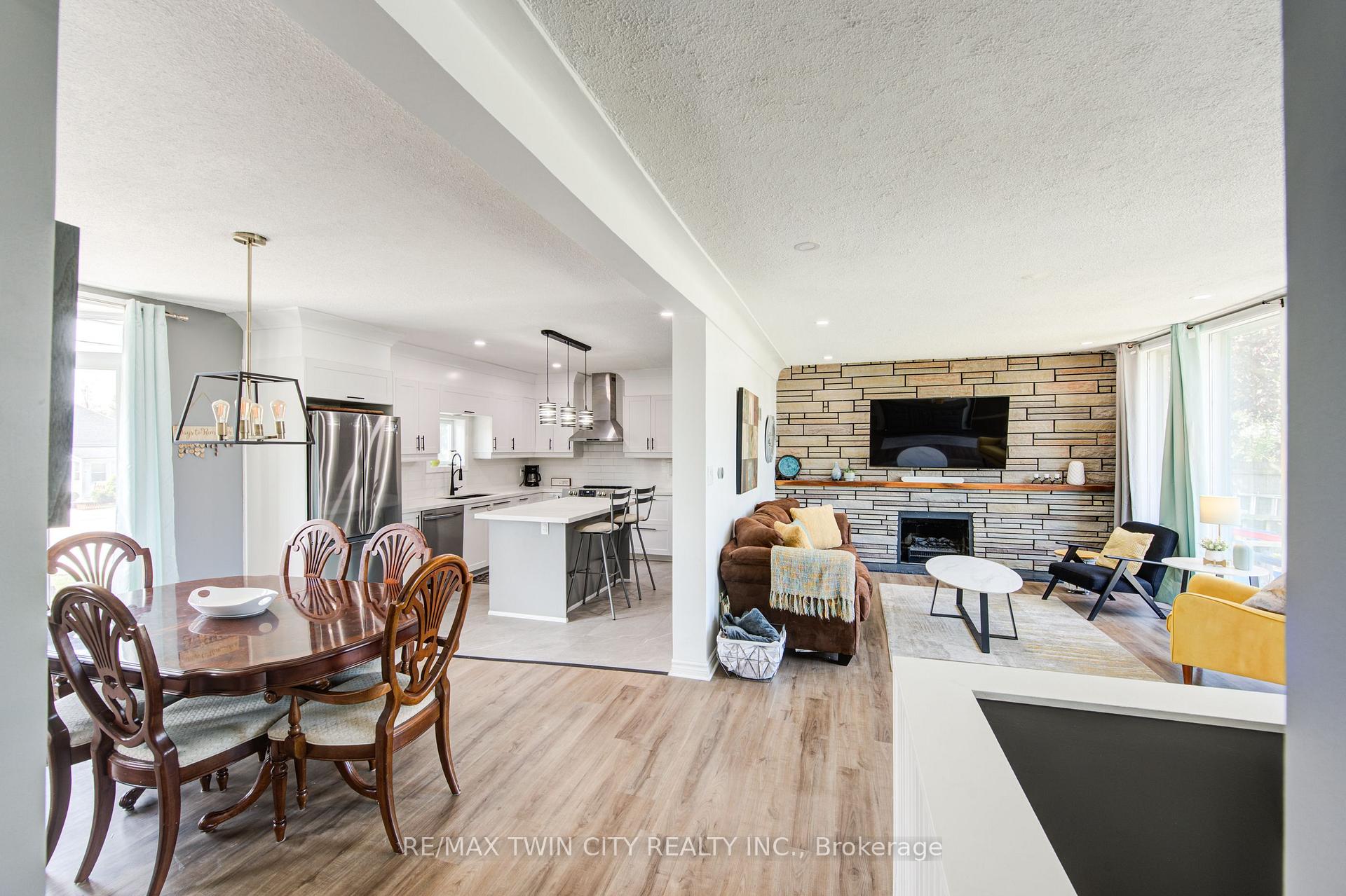 Photo 4 of 166 Elm Street, St. Thomas — HOMEH