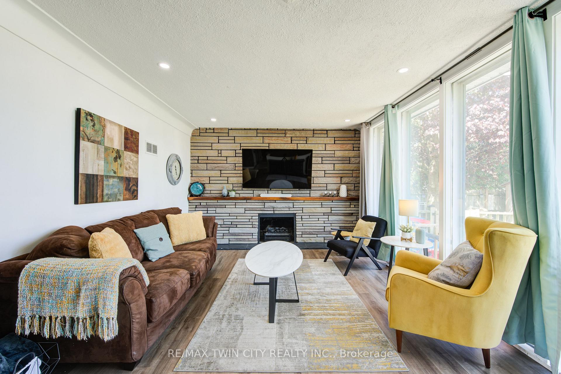 Photo 8 of 166 Elm Street, St. Thomas — HOMEH